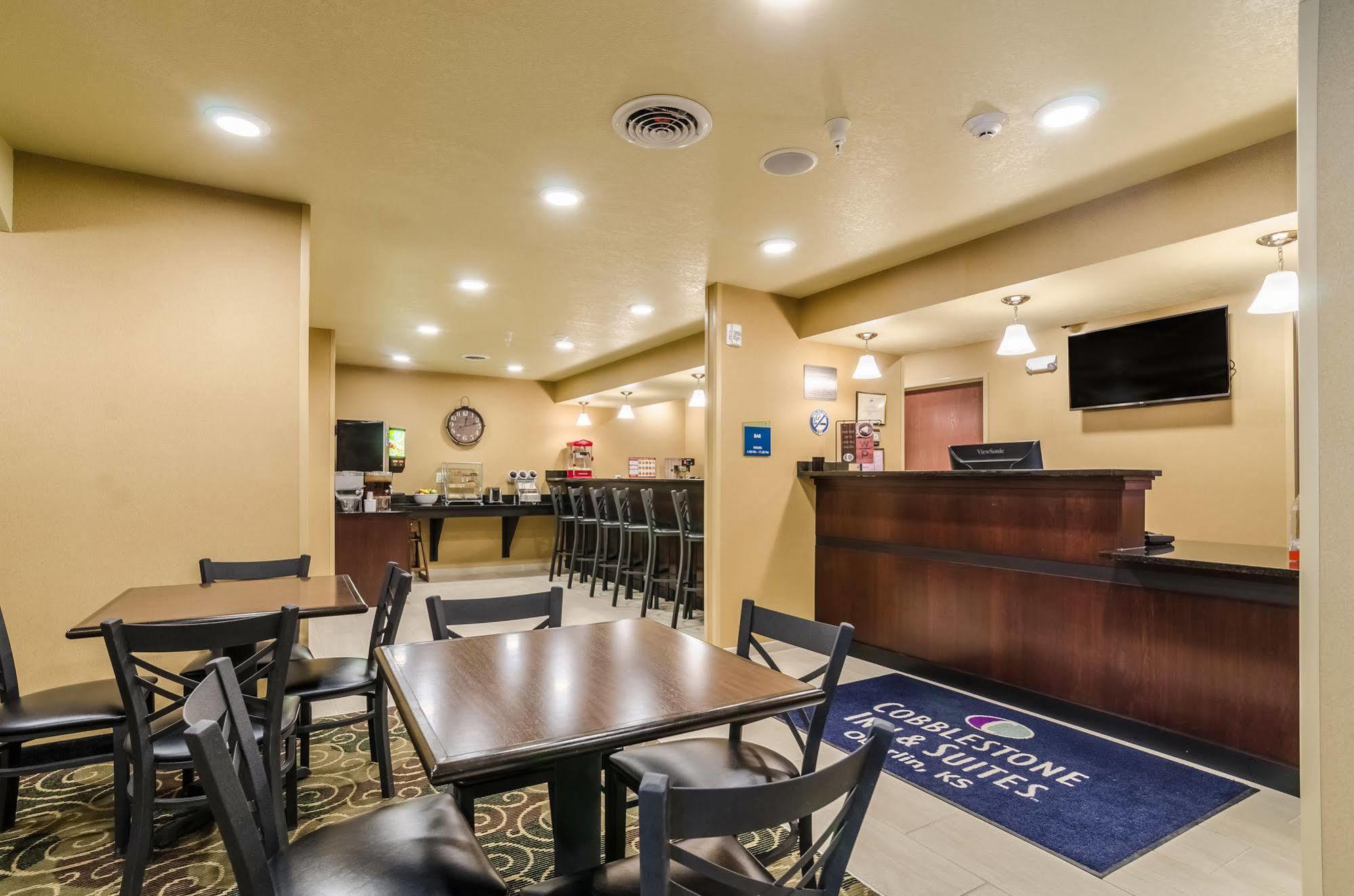 Cobblestone Inn & Suites - Oberlin Exterior photo